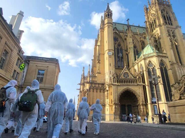 marche antinucléaire devant la cathédrale metz